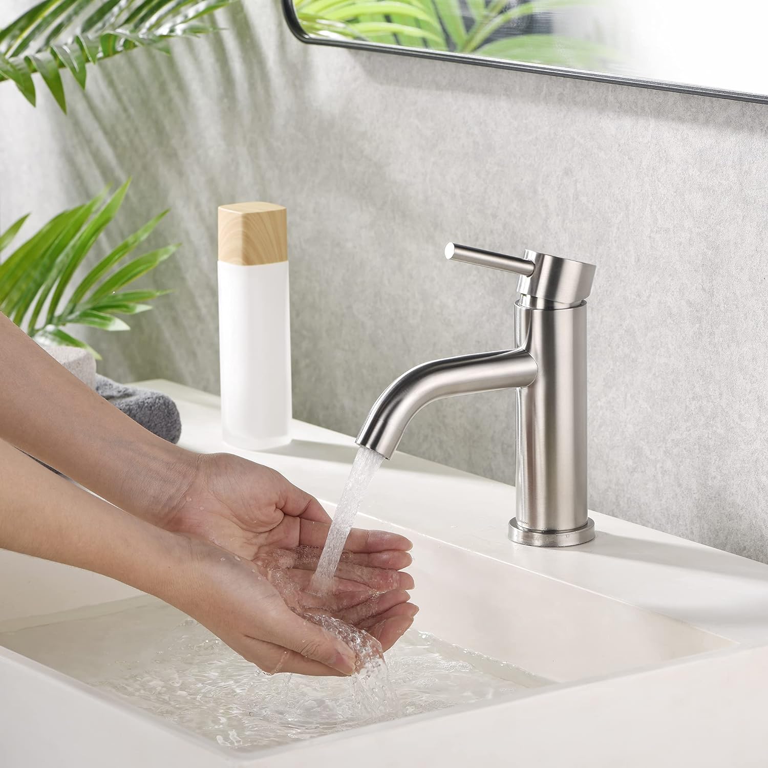 Single handle Bathroom Faucet with Pop Up Drain